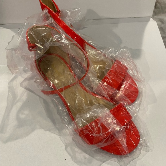 OLD NAVY Neon Red Patent Sandals. NWOT. SZ. 8. SUPER CUTE! Low Block Heels. - Picture 2 of 8